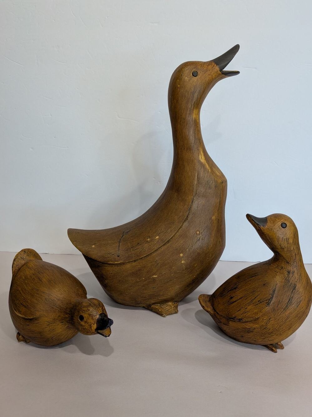 VTG Faux Wood Resin Duck Family Set Of 3 Cottagecore Home Decor Rustic Farmhouse